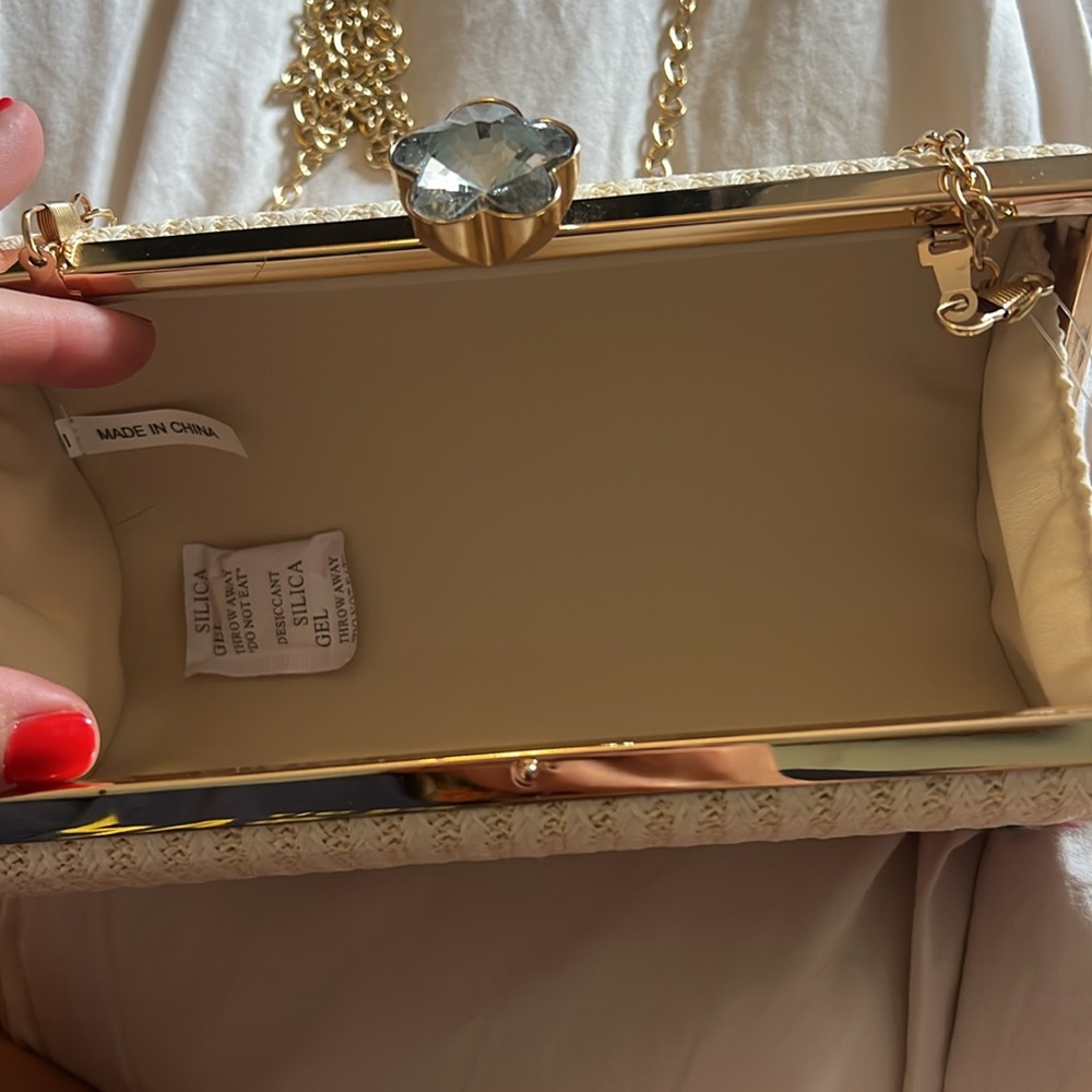 NWT Alessia Woven Cream Clutch Gold Tone Chain Purse w/ Strawberry Accent - Picture 4 of 4